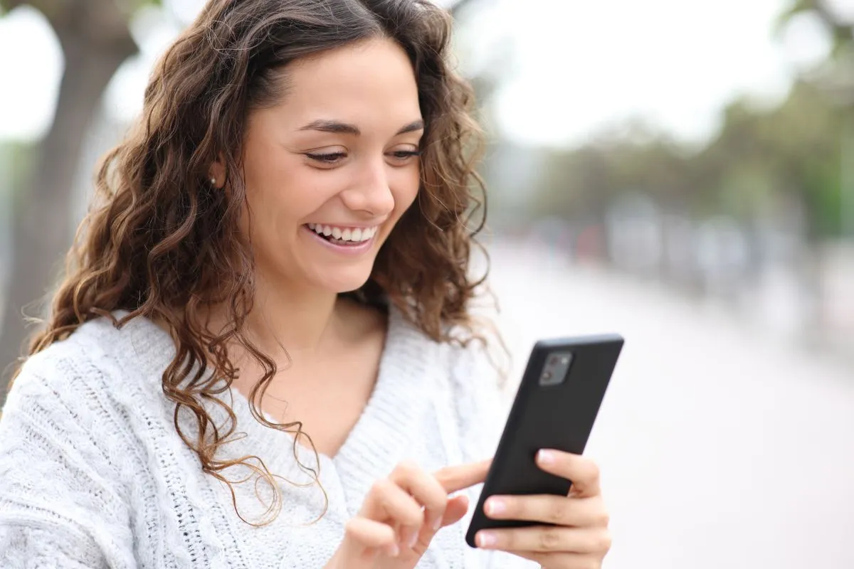 Person using Moldmap on phone