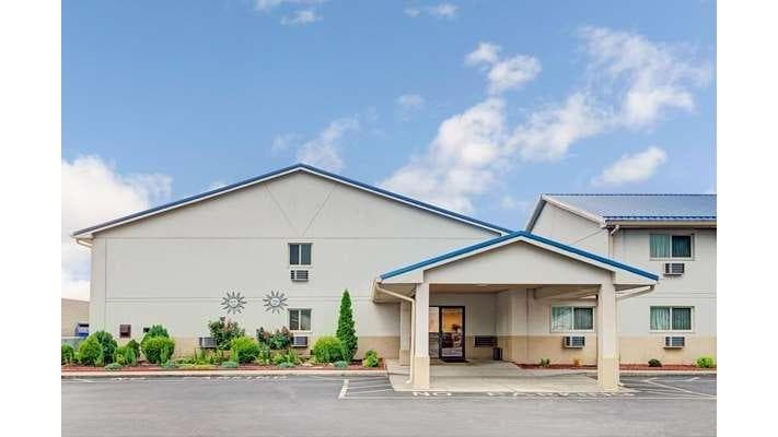 Super 8 by Wyndham Indianapolis/Emerson Ave
