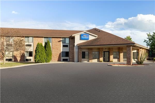 monroe inn & suites