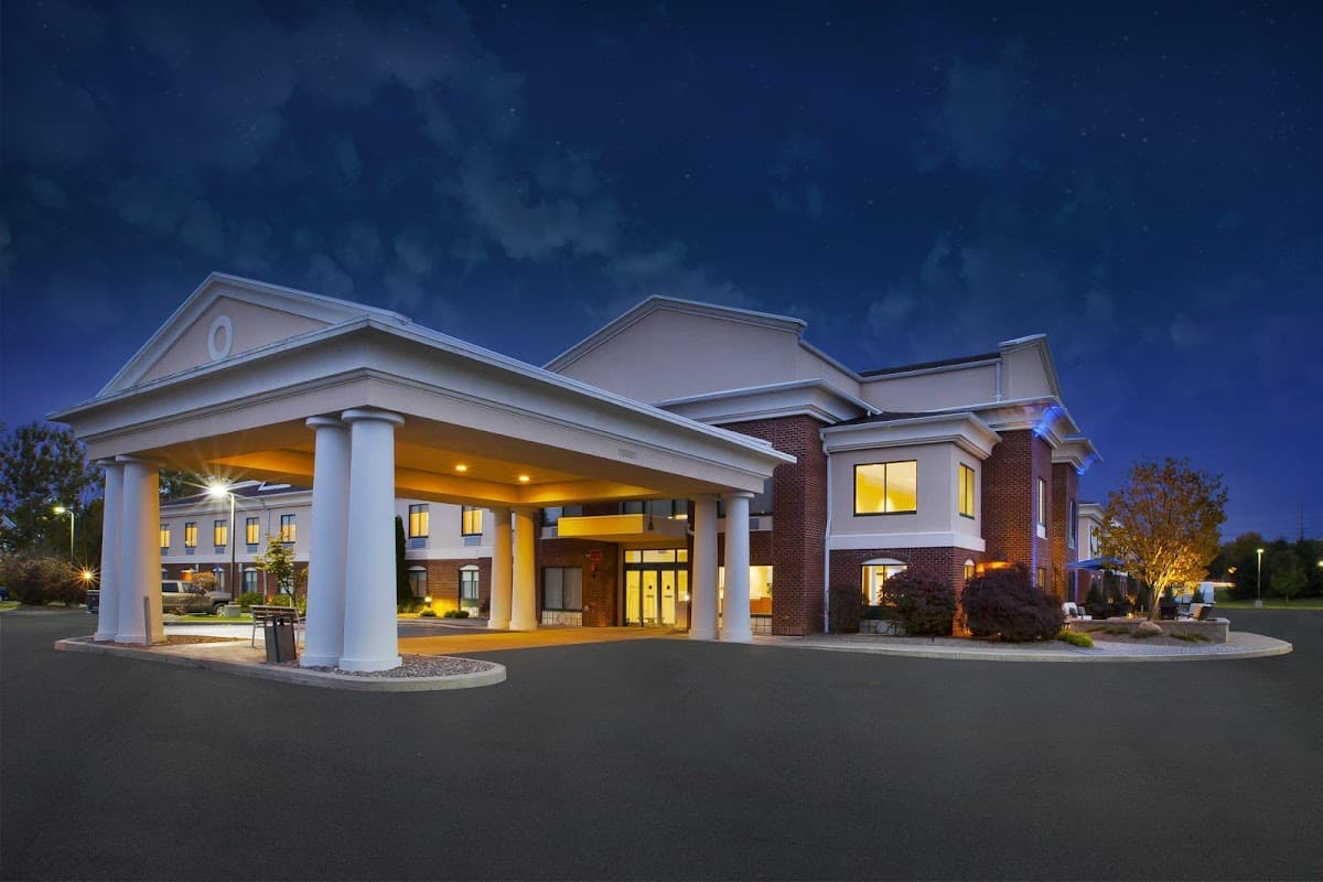 Holiday Inn Express & Suites Rochester-Victor by IHG