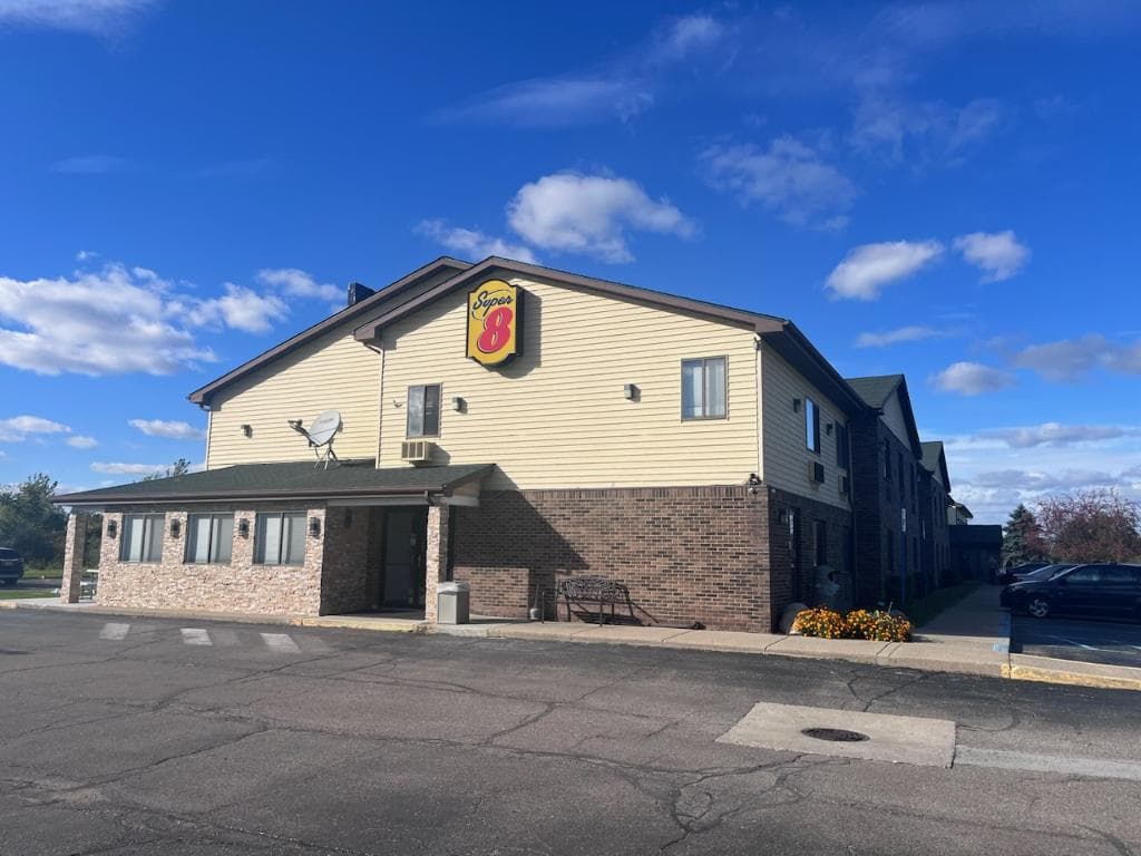 Super 8 by Wyndham Imlay City