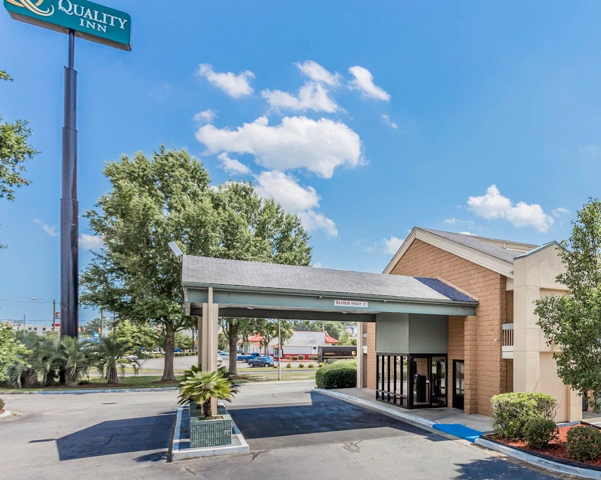 Econo Lodge North