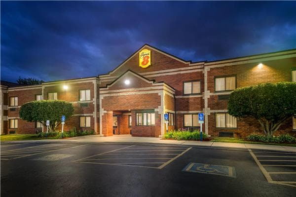 Super 8 by Wyndham Elgin