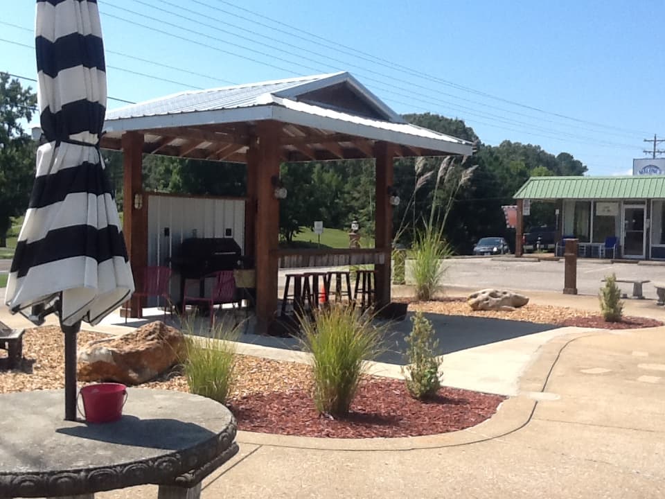 Paris Landing Motel Inc