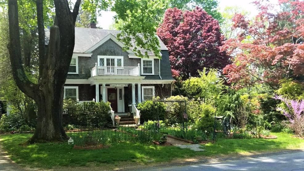 Sheppard's Campus Ave B & B