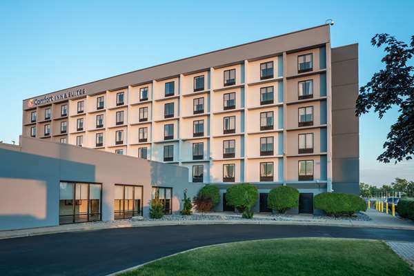 Comfort Inn & Suites Buffalo Airport
