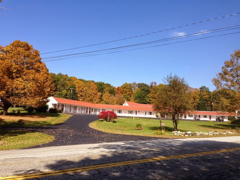 Four Winds Country Motel