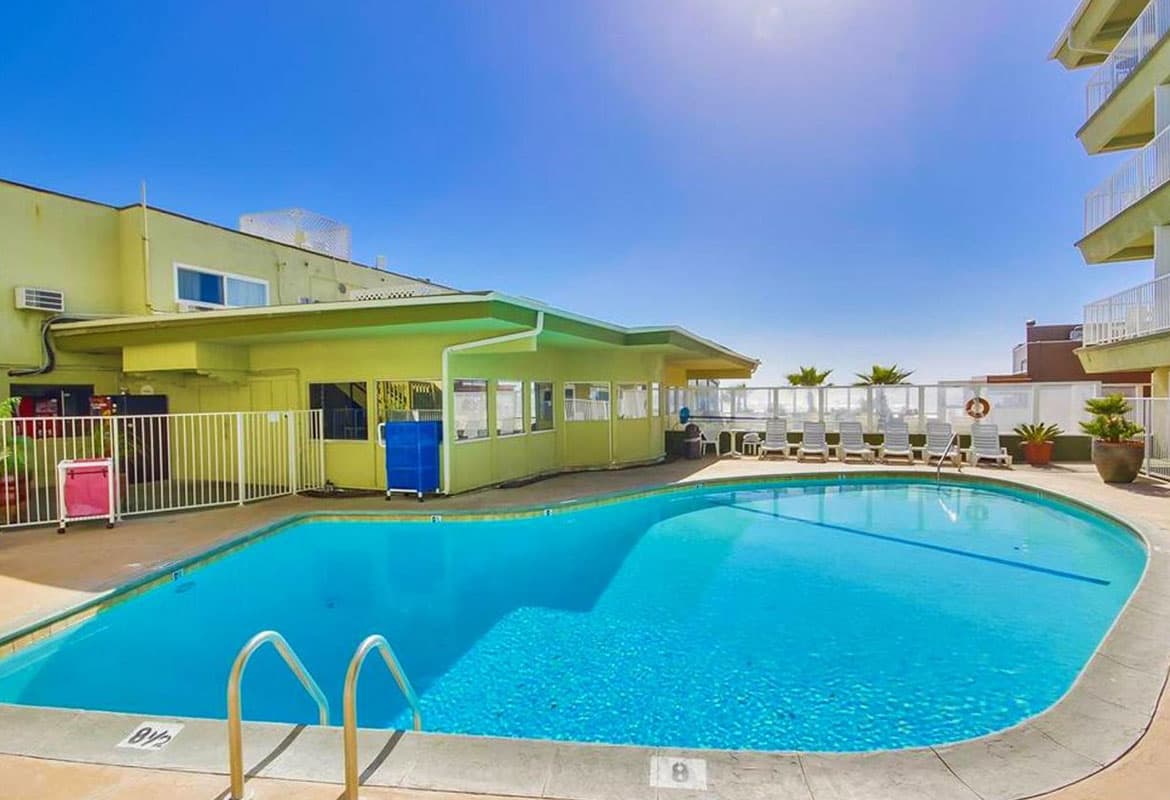 Surfer Beach Hotel
