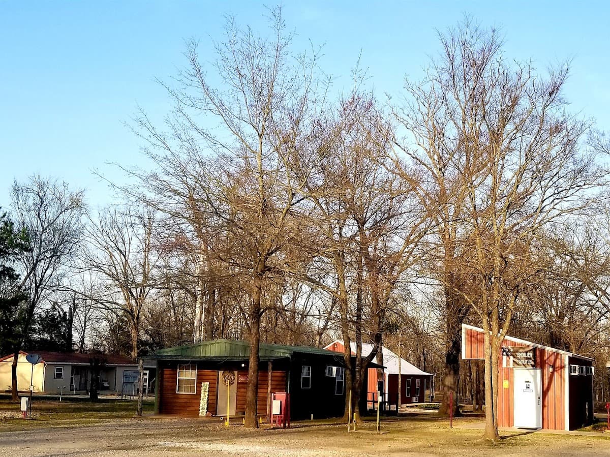 Shady Oaks Resort - RV Full Hookups, Cabins & Guest Lodge