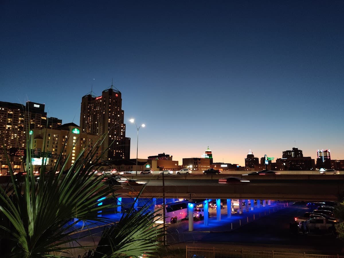 Red Roof PLUS+ San Antonio Downtown - Riverwalk