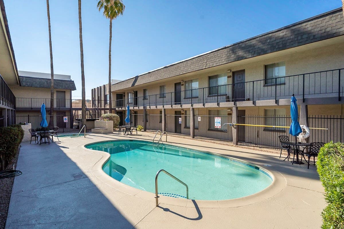 Waters Edge Apartments