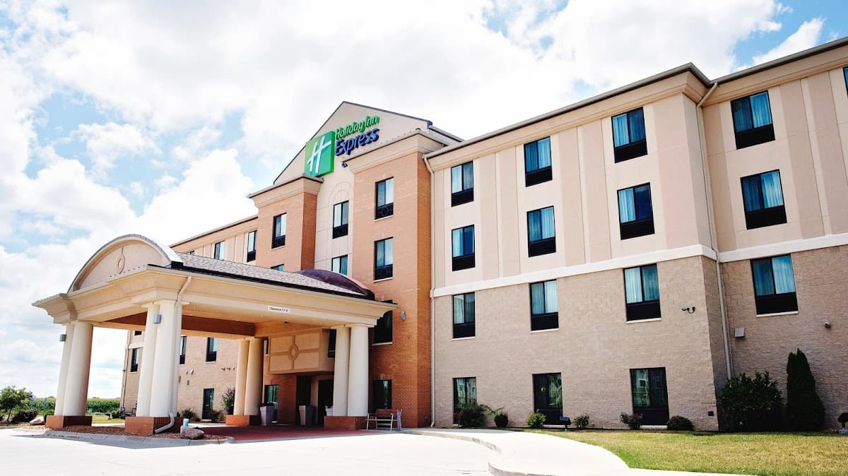 Holiday Inn Express & Suites Urbandale Des Moines by IHG