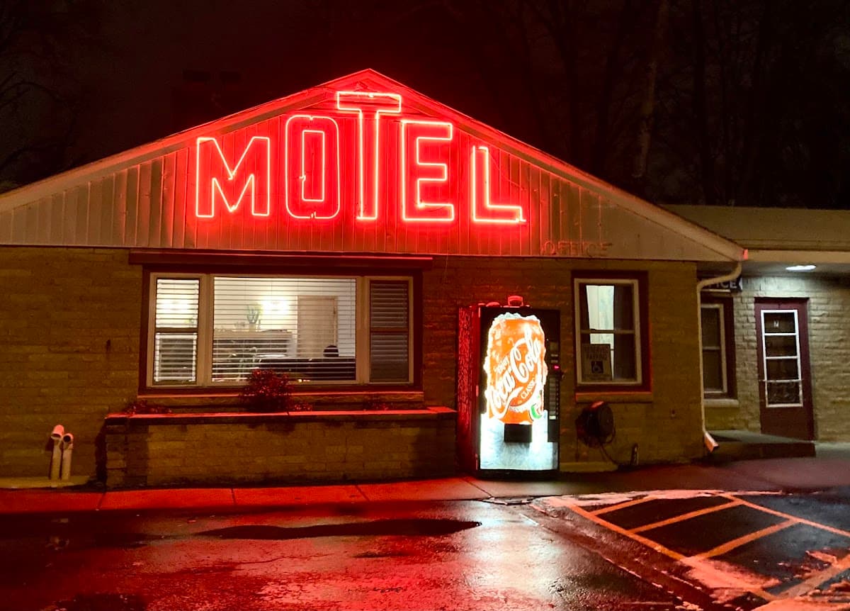 Plaza Motel