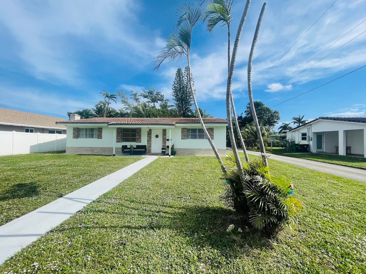House In Charming Dania Beach