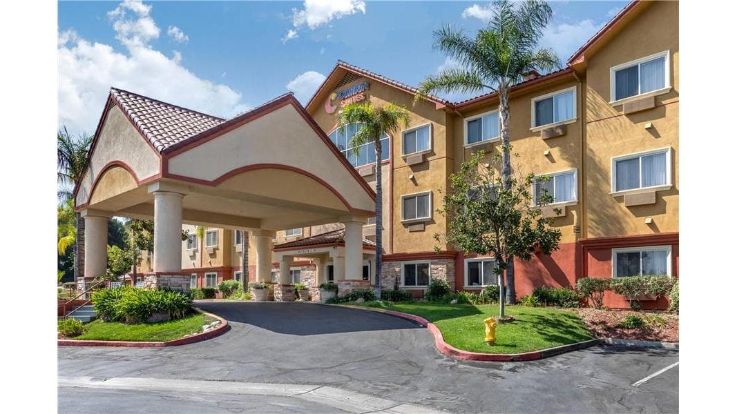 Comfort Suites Near Six Flags Magic Mountain