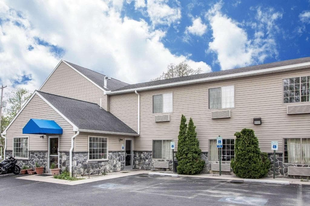 Passport Inn Paradise, PA