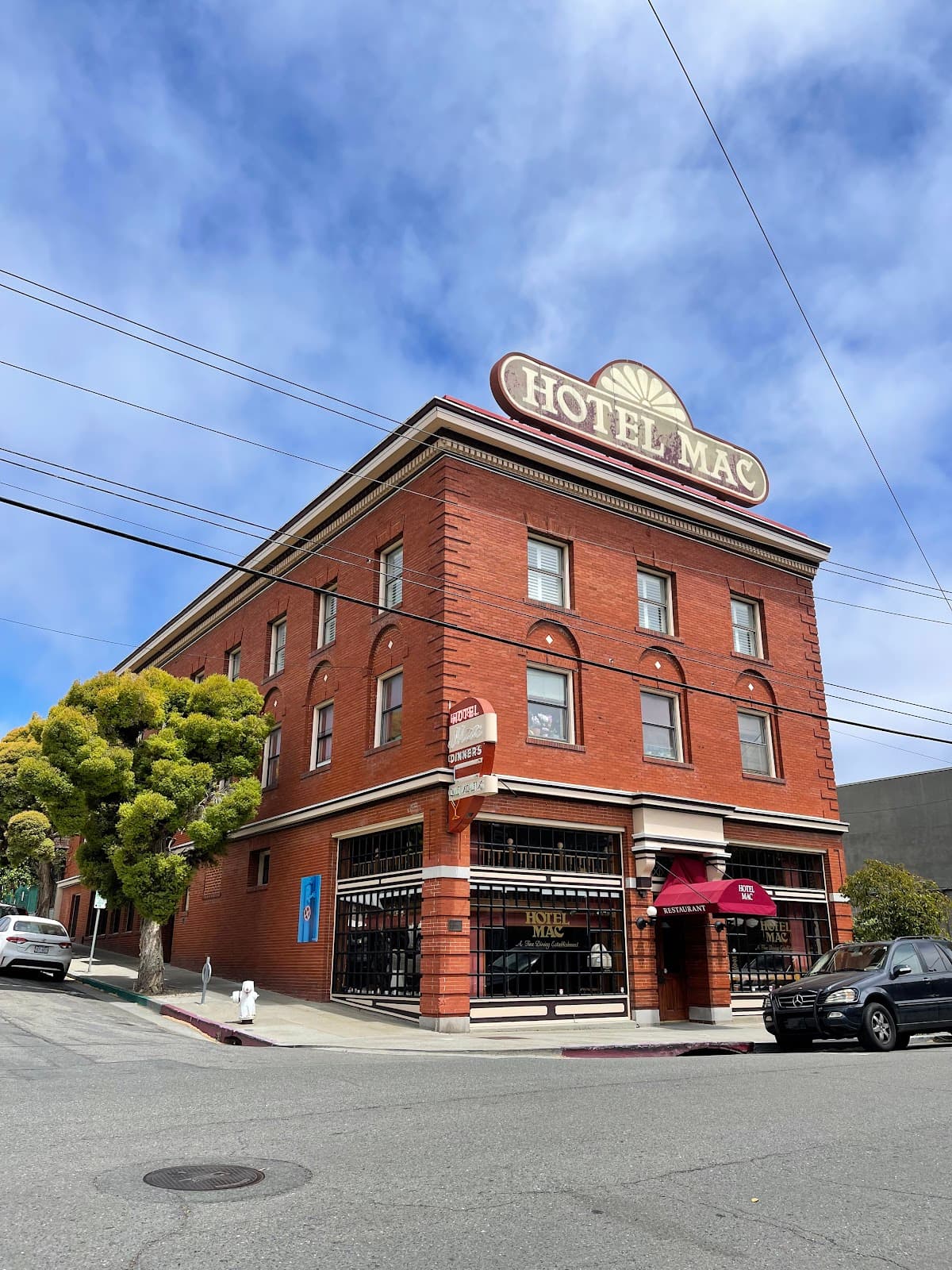 The Hotel Mac & Suites