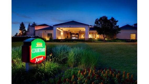 Courtyard by Marriott Chicago Deerfield