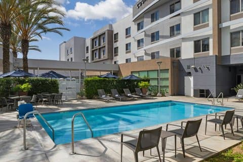 Courtyard by Marriott Long Beach Airport