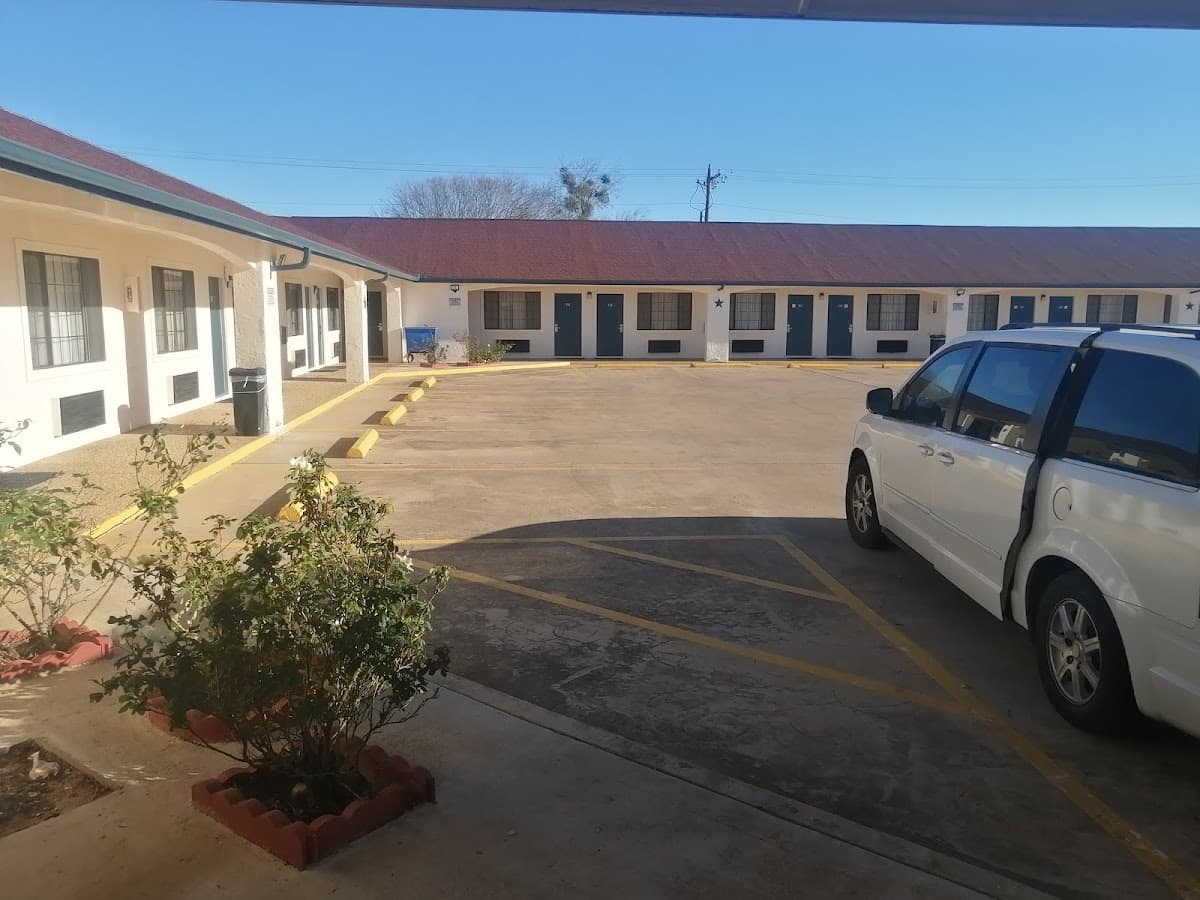 Royal Inn Pearsall