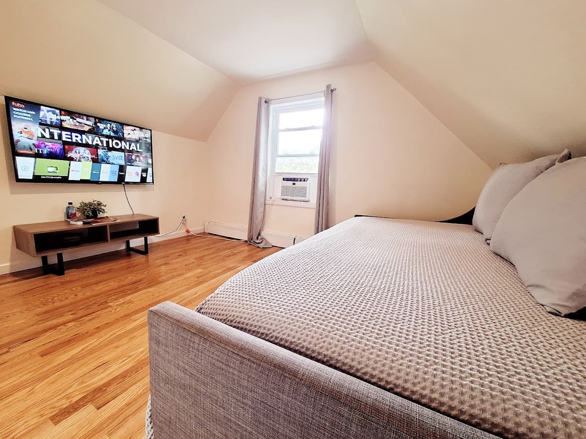 Webster Hill Suites [In...