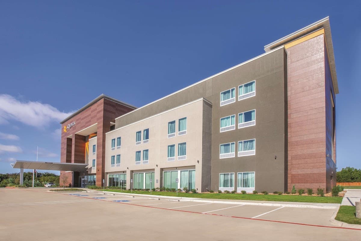La Quinta Inn & Suites by Wyndham Dallas Duncanville