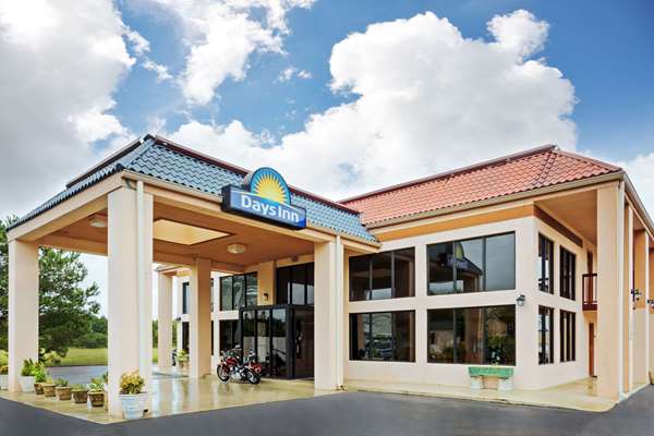 Days Inn by Wyndham Clinton