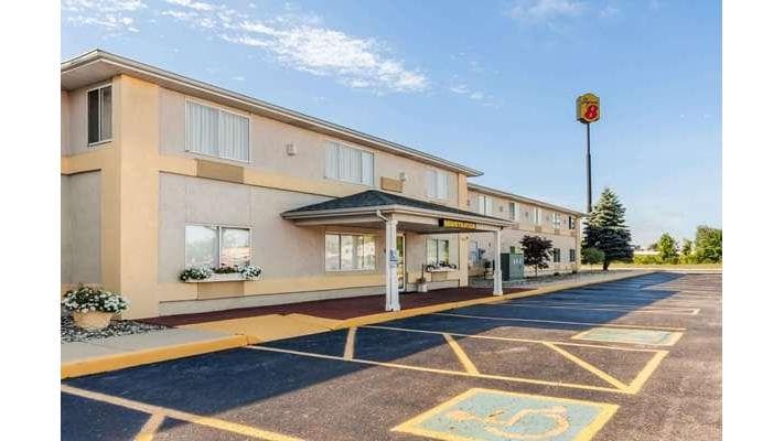 Super 8 by Wyndham Ionia MI