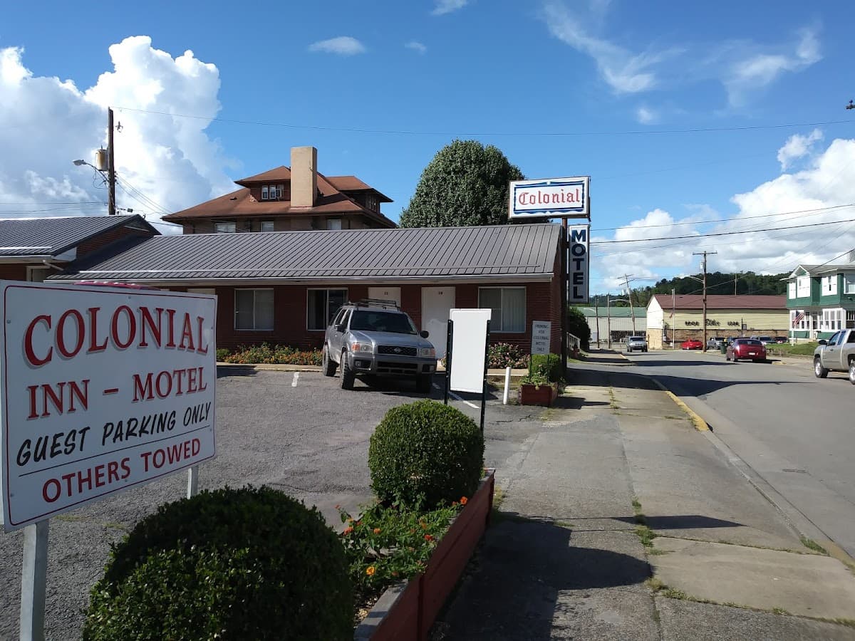 Colonial Motel