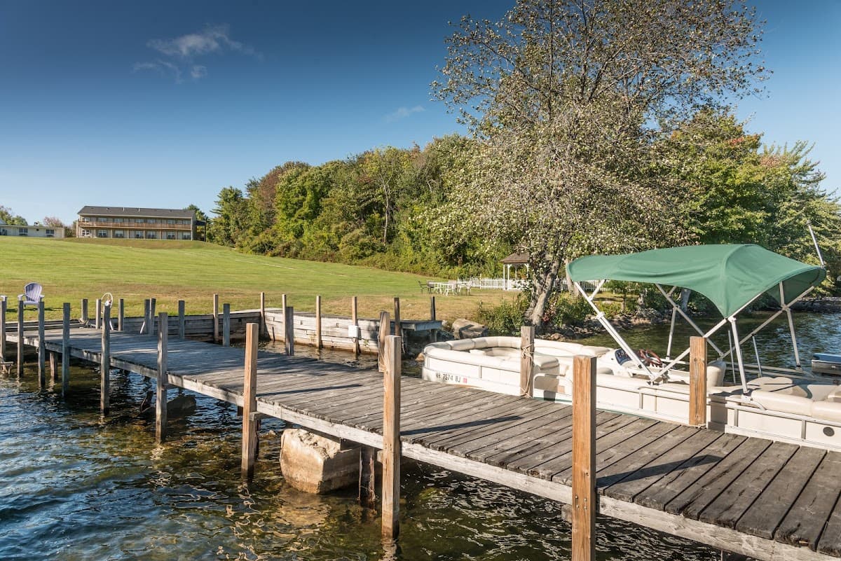 Crescent Lake Inn & Suites