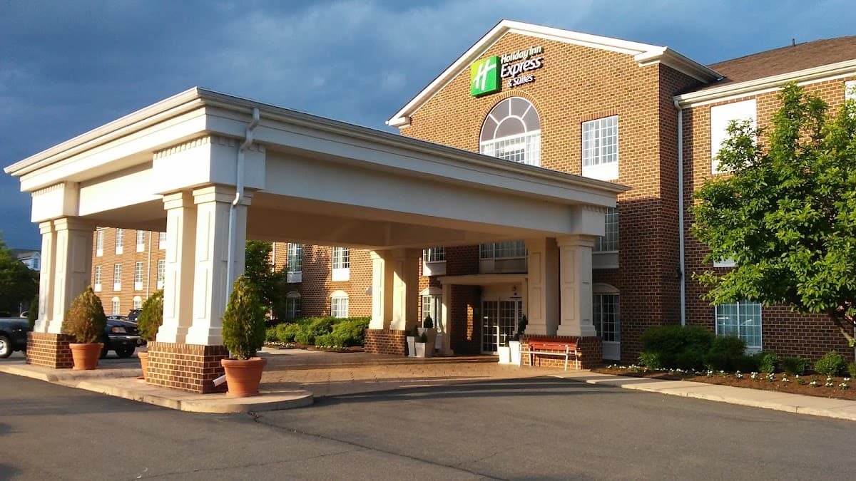 Holiday Inn Express & Suites Warrenton, an IHG Hotel