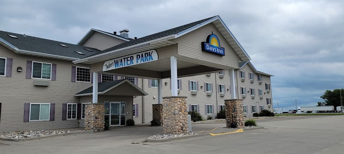 Days Inn Hotel & Governors' Waterpark, RV Park & Fitness Center