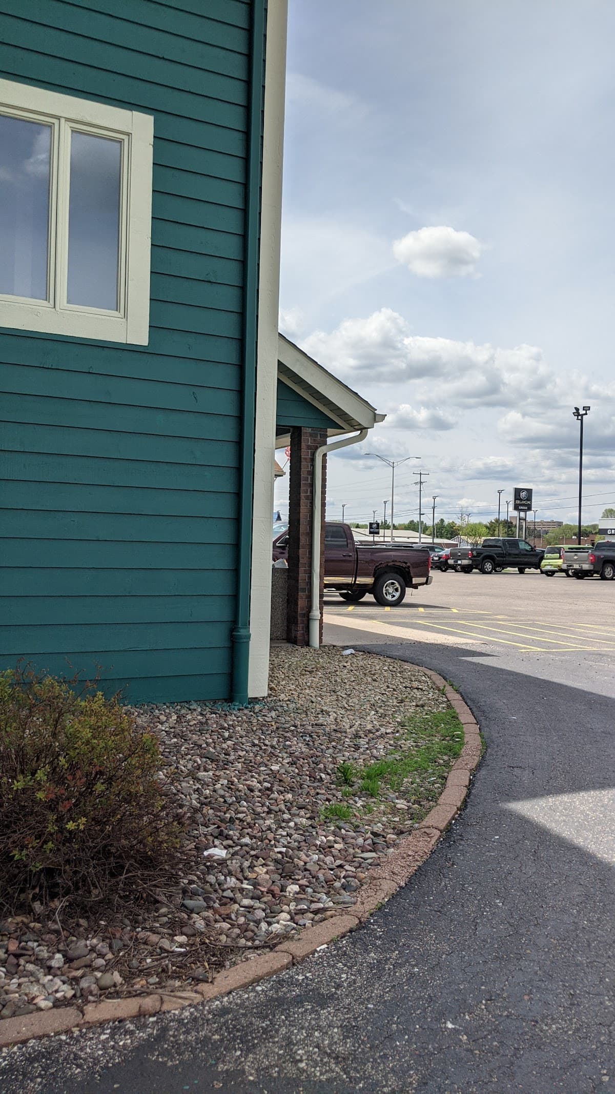Woodfield Inn & Suites