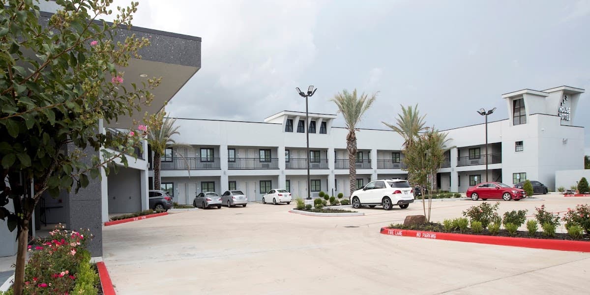 HOUSE HOTEL
