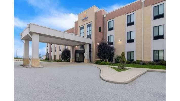 Comfort Suites Rensselaer near Fair Oaks