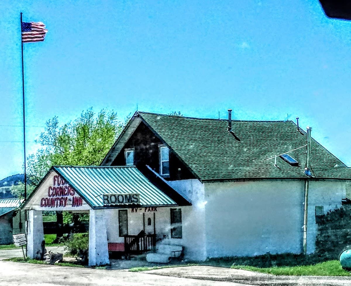 Four Corners Country Inn
