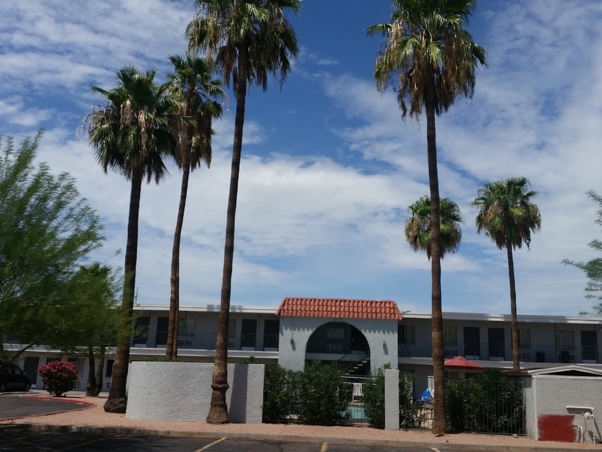 Bell Hotel & Suites