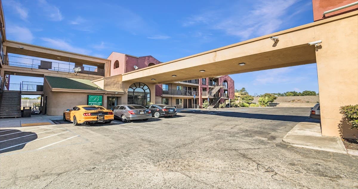 Budget Inn and Suites