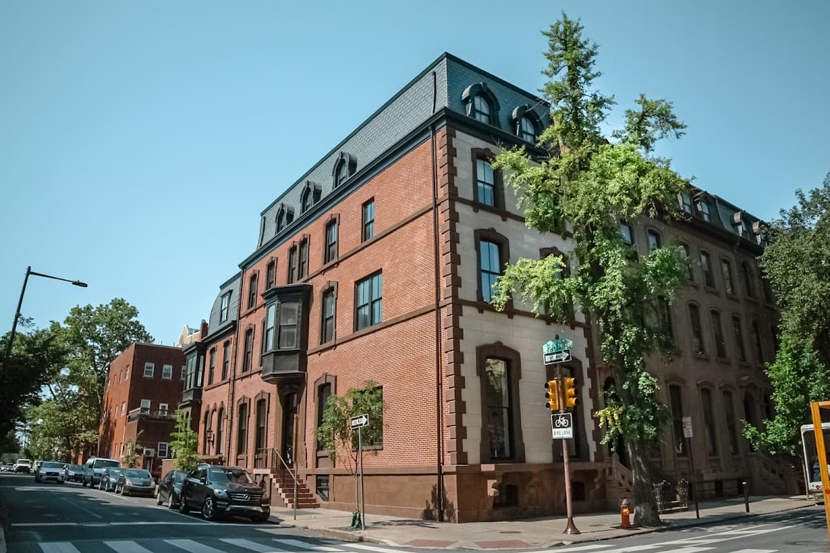 2000 Spruce Aparthotel