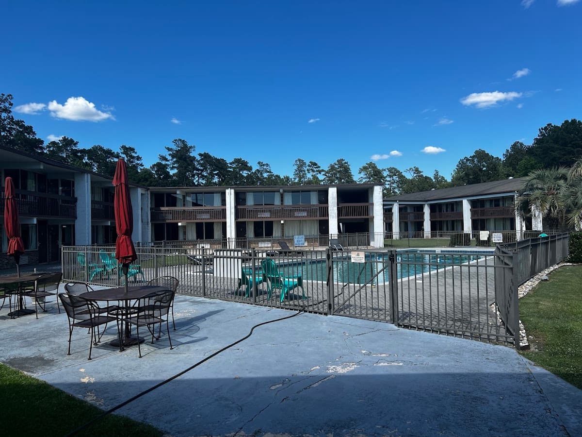 Landmark Inn