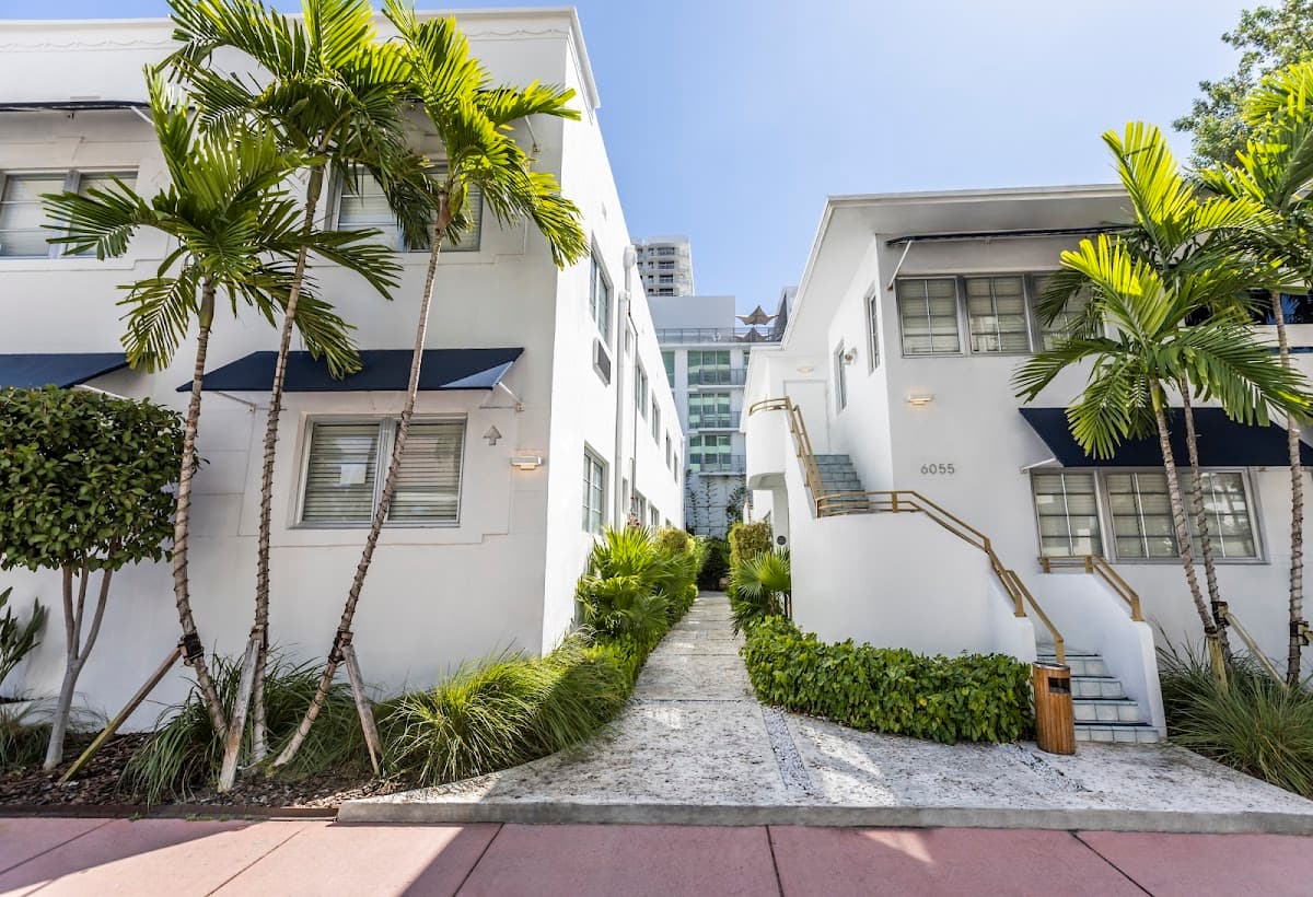 Oceanside Hotel + Suites