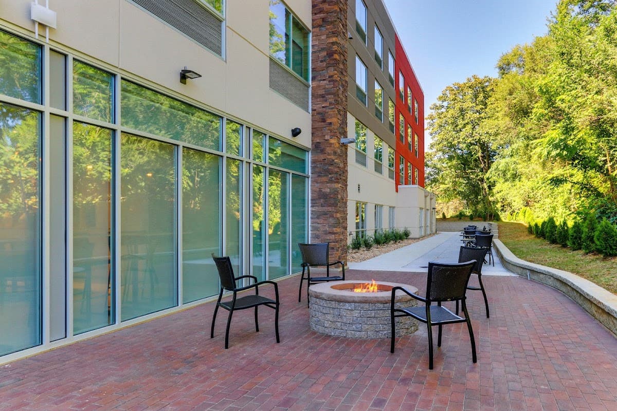 Holiday Inn Express & Suites Roanoke – Civic Center by IHG