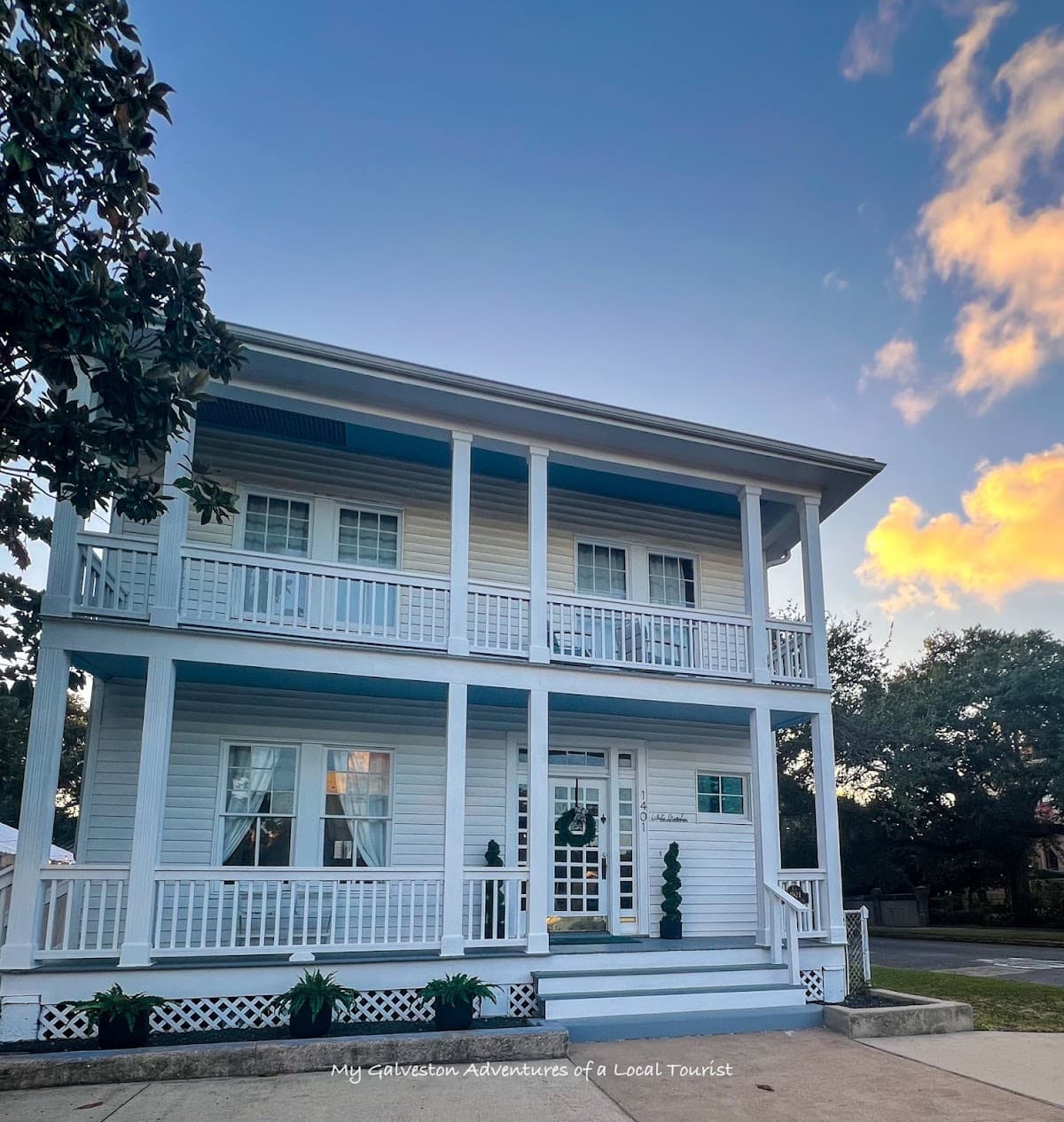White Magnolia Galveston - Beach House