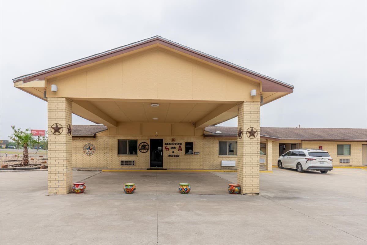 Freer Executive Inn and Studios