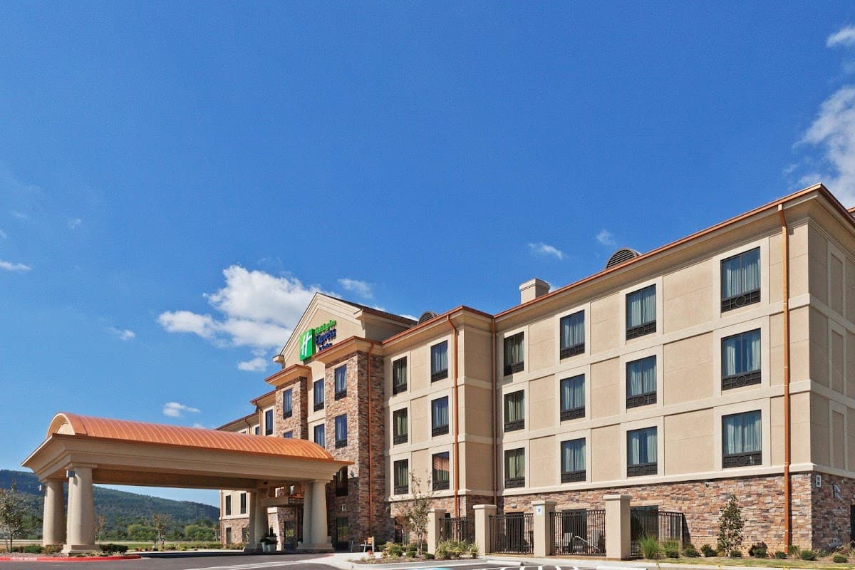Holiday Inn Express & Suites Poteau by IHG