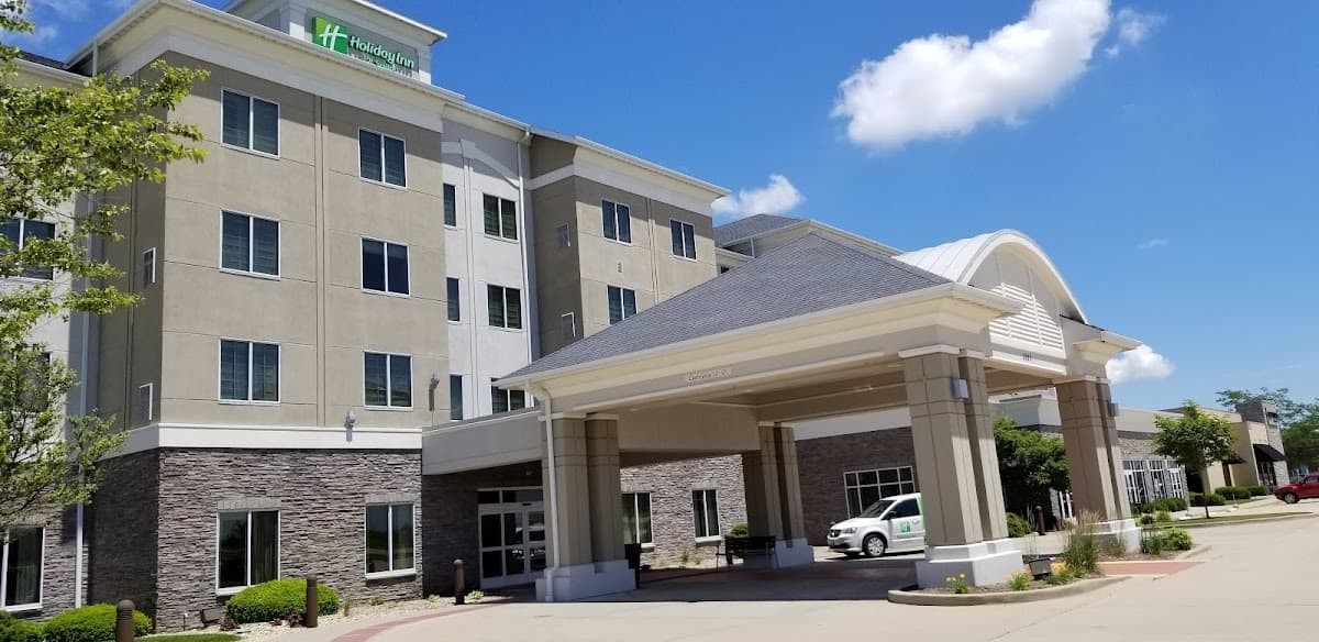 Holiday Inn & Suites Bloomington-Airport by IHG