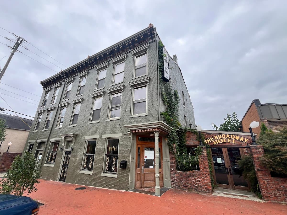 Historic Broadway Hotel & Tavern