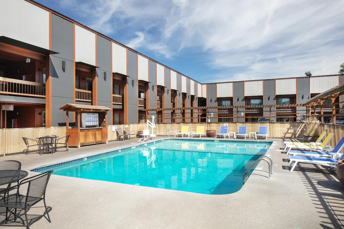 Waypoint Hotel