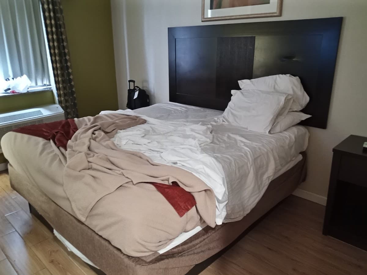 Hillcrest Hotel Near JFK Air Train