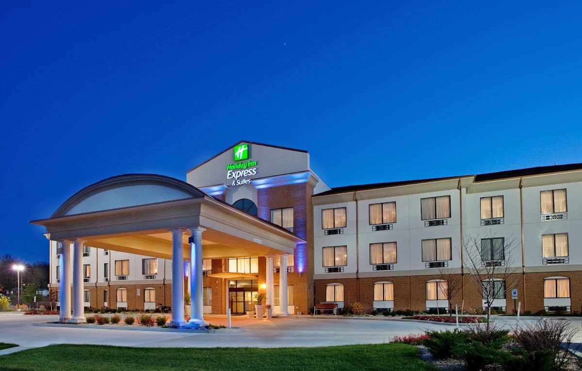 Holiday Inn Express & Suites St Charles by IHG